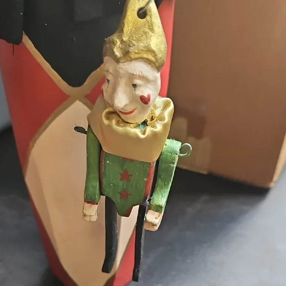 Festive Santa Claus Figurine with Gold and Red Details Vintage - Picture 2 of 8